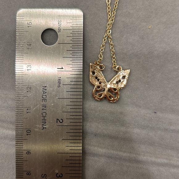 New beautiful gold butterfly necklace - Picture 4 of 6
